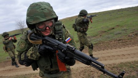 Российские и белорусские десантники проводят учения в Белоруссии