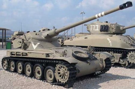 Легкий танк AMX-13 (Франция)