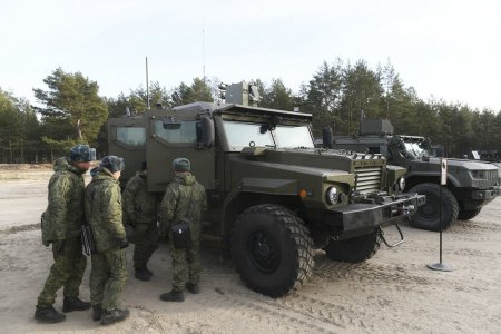 Новейший бронеавтомобиль "Урал-53099" показали на учениях в Мулино