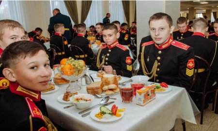Суворовскому училищу в Уссурийске – 75: замминистра обороны оценил быт воспитанников 