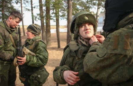 Минобороны РФ: женщин, желающих служить в армии, становится больше