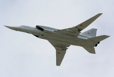 Дальний сверхзвуковой бомбардировщик Ту-22