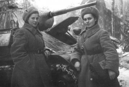 Женщины в танках