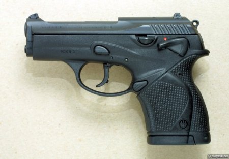 Пистолет Beretta M 9000 S (Италия)