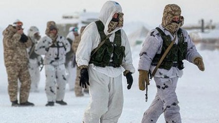 В Арктике военные тестируют обувь с подогревом