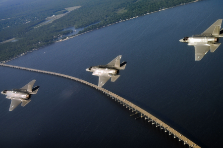Не долетит до цели: F-35C раскритиковали за малый боевой радиус
