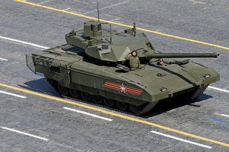 Танк Т-14 "Армата" сравнили с гоночным болидом 