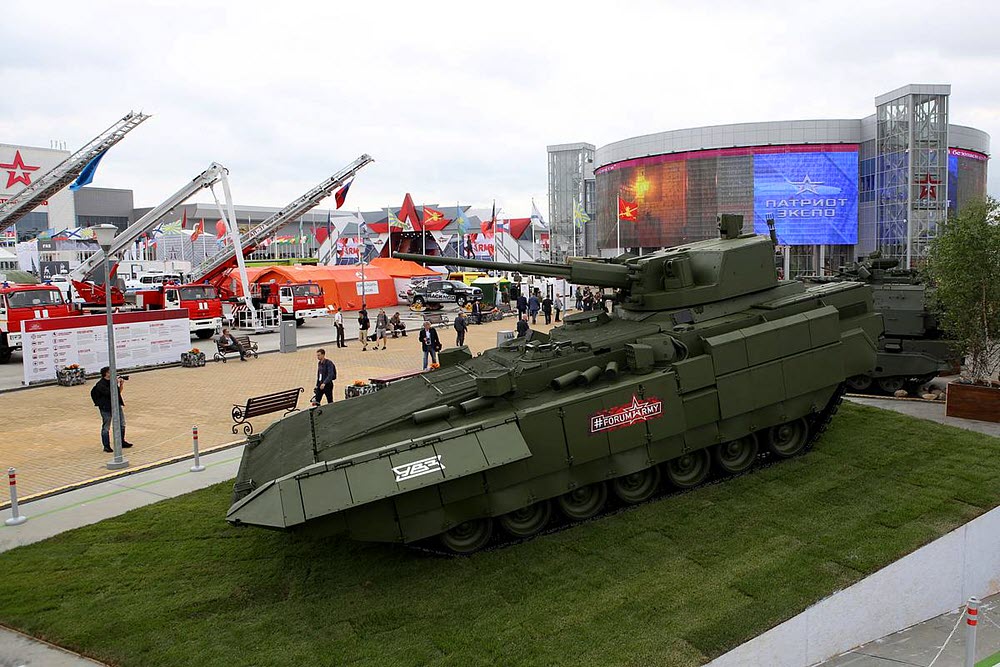 Россия представит на рынке 50 новинок оружия и военной техники 