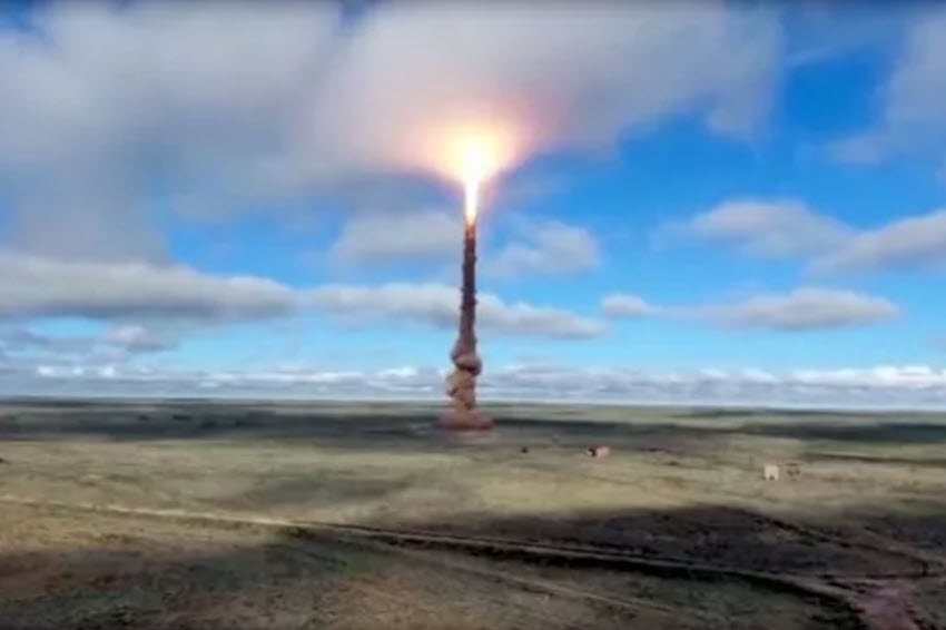 ВКС РФ выполнили пуск новой ракеты системы ПРО на полигоне Сары-Шаган