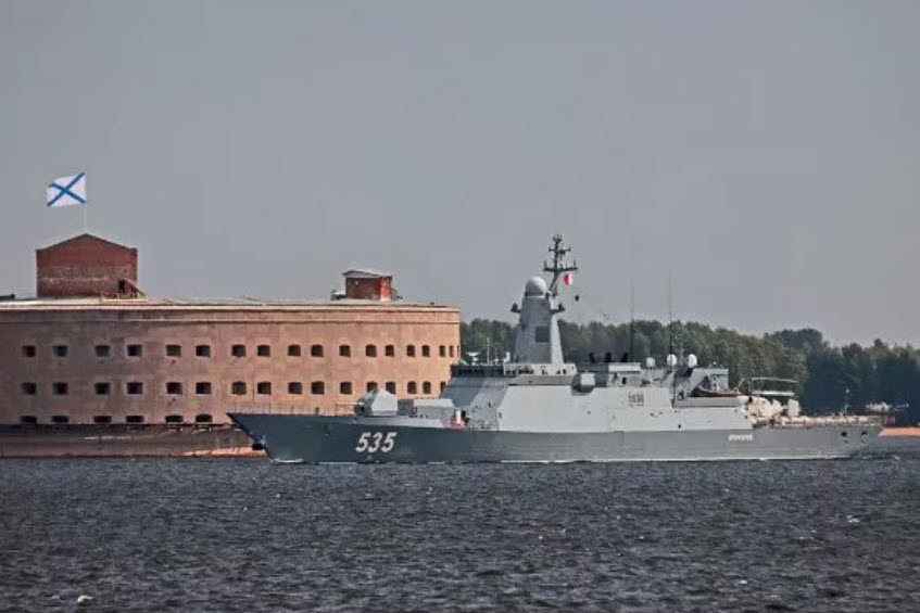 Северная верфь передала военно-морскому флоту новейший корвет "Меркурий"